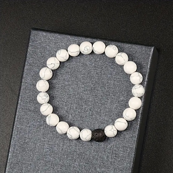 💎5/$25💎Elegant White Turquoise with Lava Stone Beaded Bracelet - Picture 1 of 1